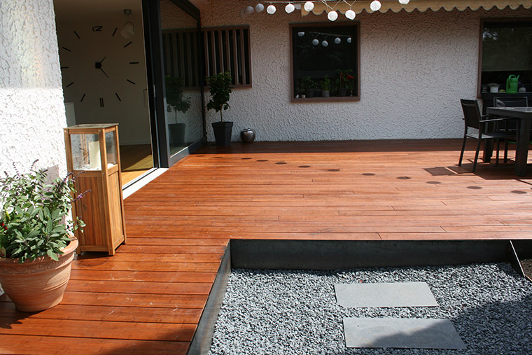 Bauarbeiten aus Holz - Boden von Terrasse