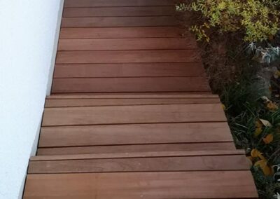 Außentreppe aus Holzbretter